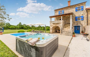 Amazing Home In Brscici With Jacuzzi